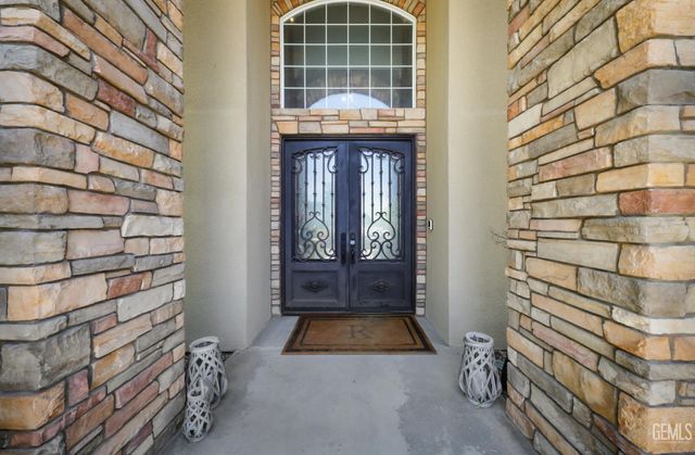 1400 Pineglen Drive, Bakersfield, CA 93312