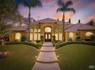 1400 Pineglen Drive, Bakersfield, CA 93312