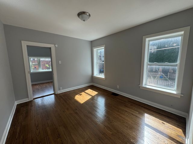 7847 S Bennett Avenue, Chicago, IL 60649