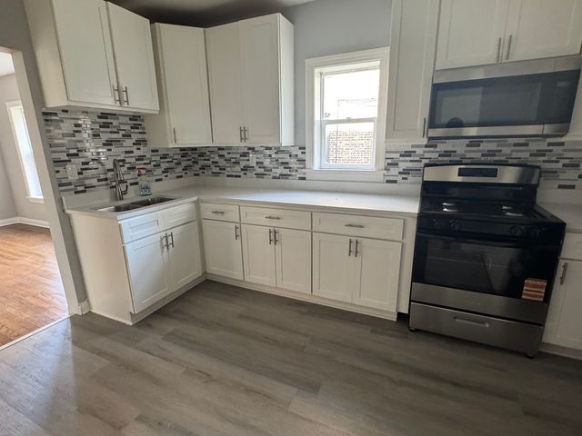 7847 S Bennett Avenue, Chicago, IL 60649