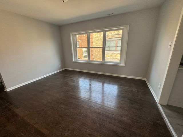 7847 S Bennett Avenue, Chicago, IL 60649