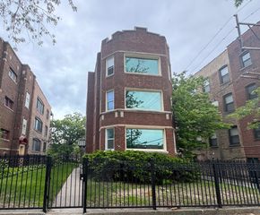 7847 S Bennett Avenue, Chicago, IL 60649