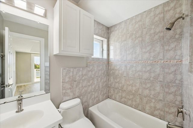 13415 Binnacle Way, Galveston, TX 77554
