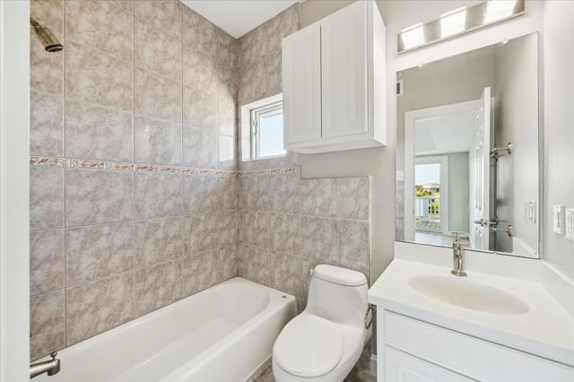 13415 Binnacle Way, Galveston, TX 77554