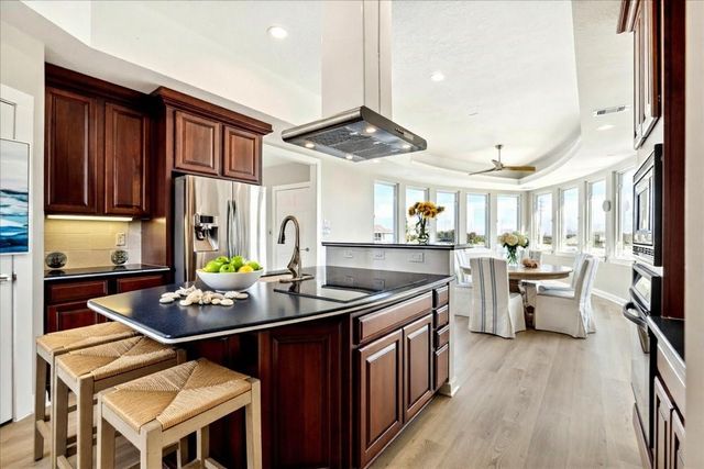 13415 Binnacle Way, Galveston, TX 77554