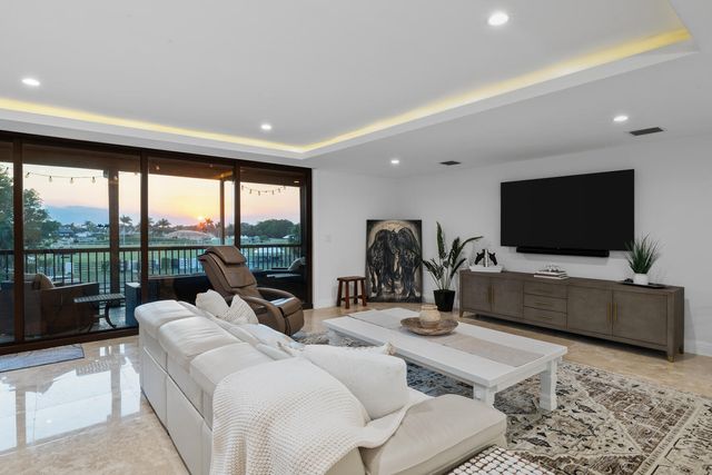 2785 Polo Island Drive J301 Penthouse, Wellington, FL 33414