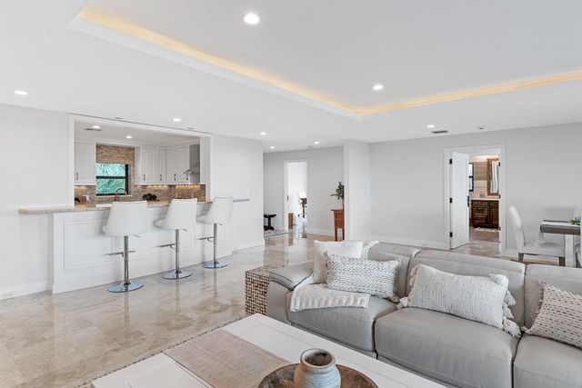 2785 Polo Island Drive J301 Penthouse, Wellington, FL 33414