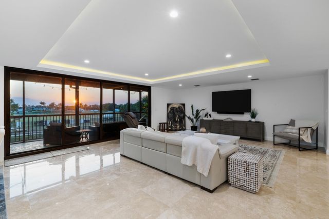 2785 Polo Island Drive J301 Penthouse, Wellington, FL 33414