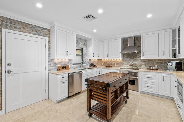 2785 Polo Island Drive J301 Penthouse, Wellington, FL 33414