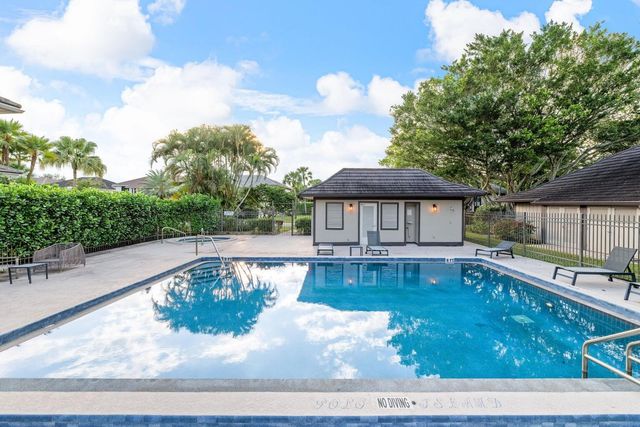 2785 Polo Island Drive J301 Penthouse, Wellington, FL 33414