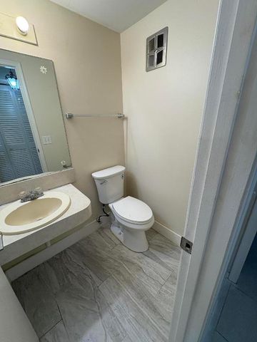 51 Waltham C, West Palm Beach, FL 33417