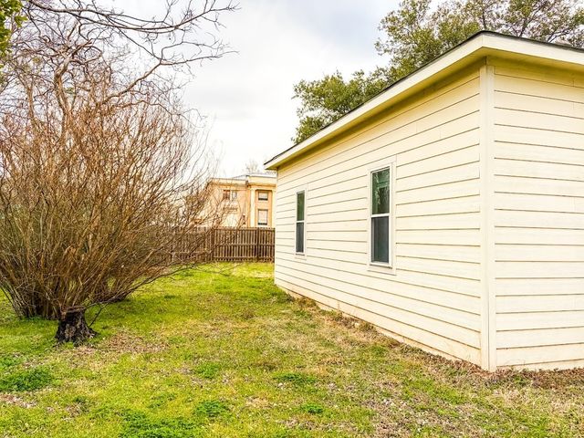 200 S 3rd Street, Wortham, TX 76693