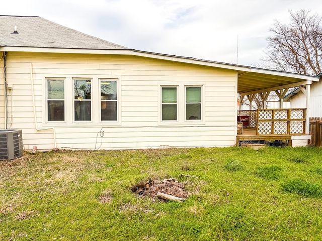 200 S 3rd Street, Wortham, TX 76693