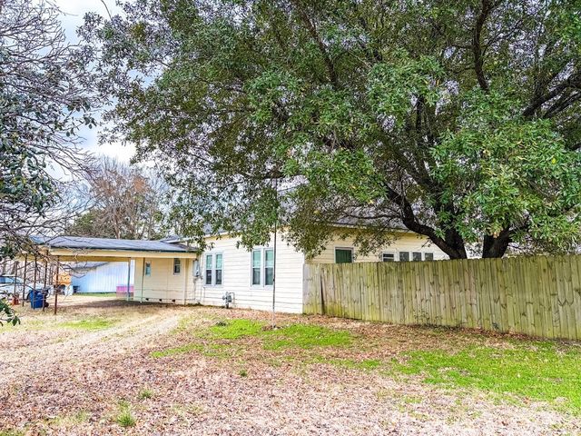 200 S 3rd Street, Wortham, TX 76693