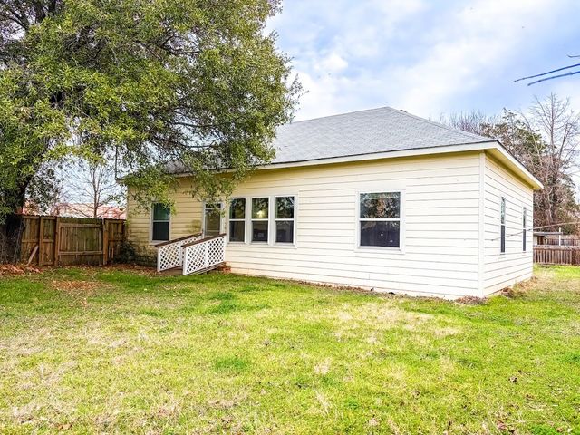 200 S 3rd Street, Wortham, TX 76693