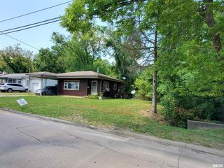 600 W GRAND Avenue, Carterville, IL 62918