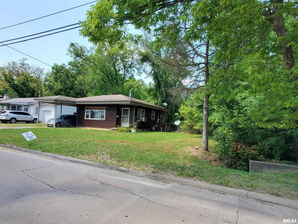 600 W GRAND Avenue, Carterville, IL 62918