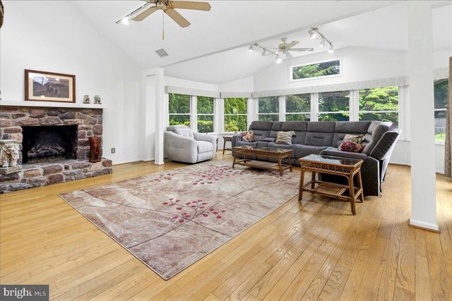 9 PADDOCK, Lawrenceville, NJ 08648
