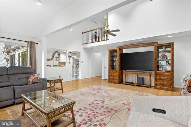 9 PADDOCK, Lawrenceville, NJ 08648