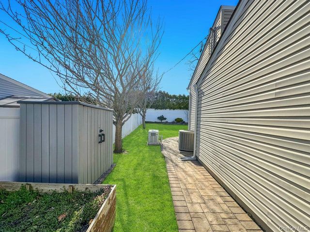 18 Lloyd Lane, Nesconset, NY 11767