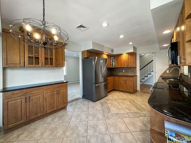 18 Lloyd Lane, Nesconset, NY 11767
