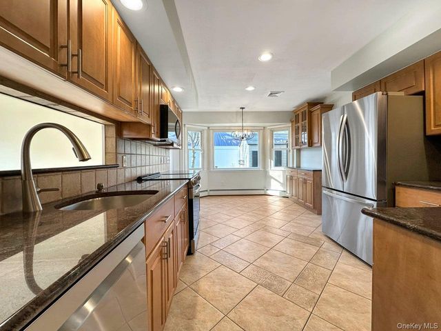18 Lloyd Lane, Nesconset, NY 11767