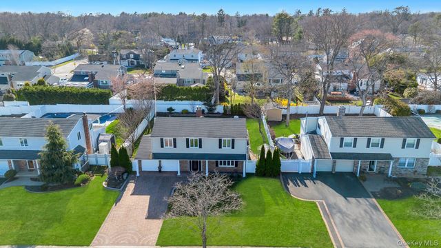 18 Lloyd Lane, Nesconset, NY 11767