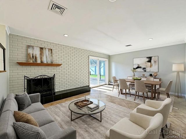 18 Lloyd Lane, Nesconset, NY 11767