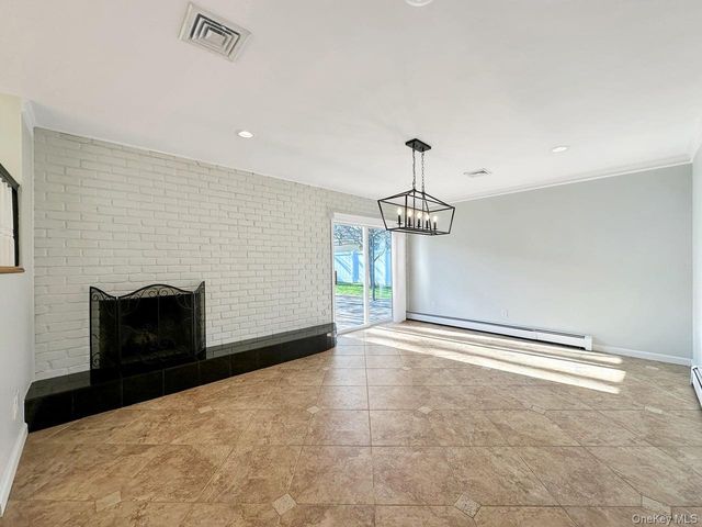 18 Lloyd Lane, Nesconset, NY 11767