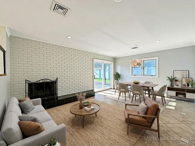 18 Lloyd Lane, Nesconset, NY 11767