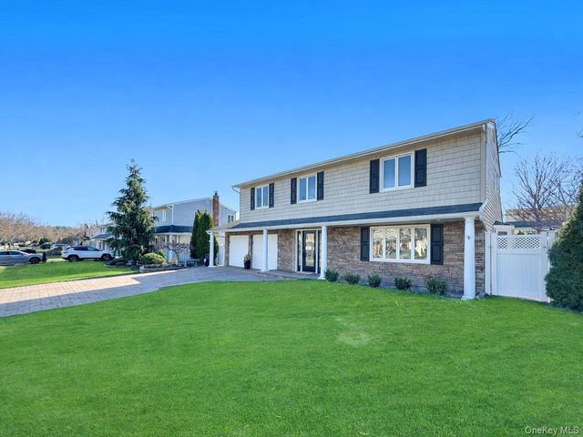 18 Lloyd Lane, Nesconset, NY 11767