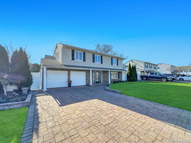 18 Lloyd Lane, Nesconset, NY 11767
