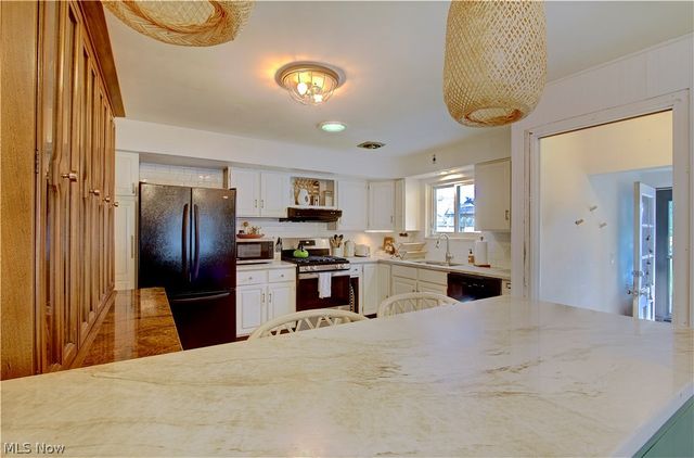 22095 Sandy Lane, Fairview Park, OH 44126