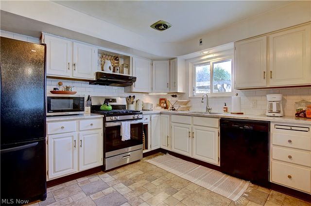 22095 Sandy Lane, Fairview Park, OH 44126