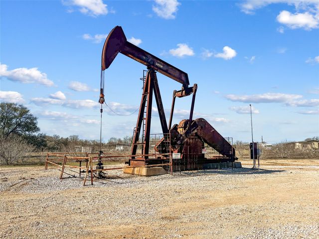 2494 County Road 118, Giddings, TX 78942