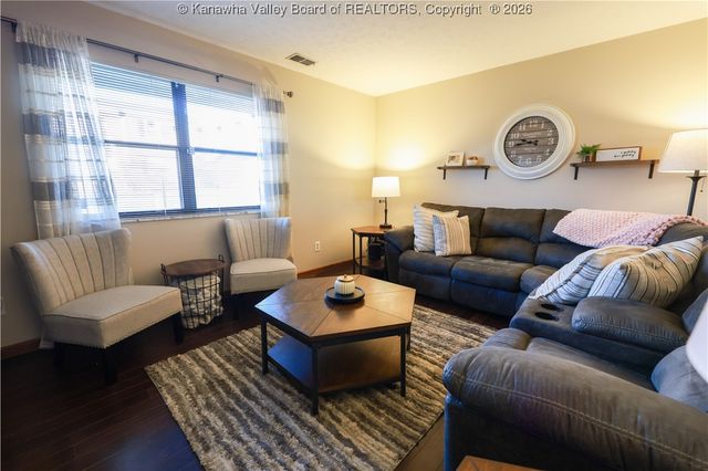 225 Sunset Drive, Hurricane, WV 25526