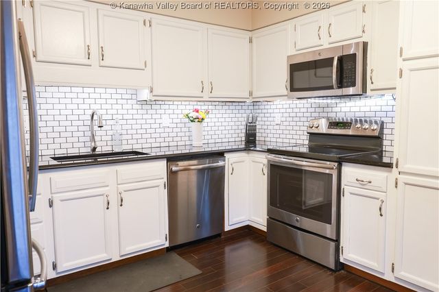 225 Sunset Drive, Hurricane, WV 25526