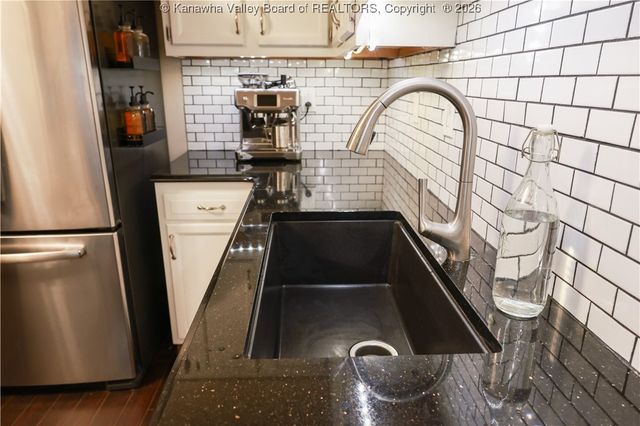 225 Sunset Drive, Hurricane, WV 25526