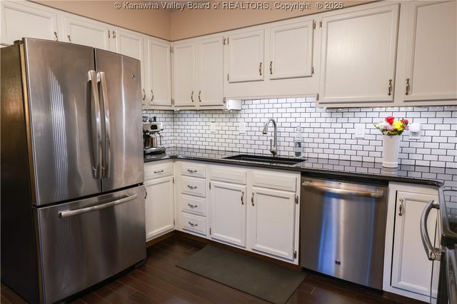 225 Sunset Drive, Hurricane, WV 25526