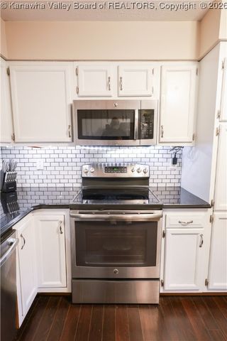 225 Sunset Drive, Hurricane, WV 25526