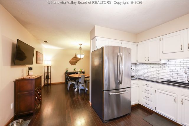 225 Sunset Drive, Hurricane, WV 25526