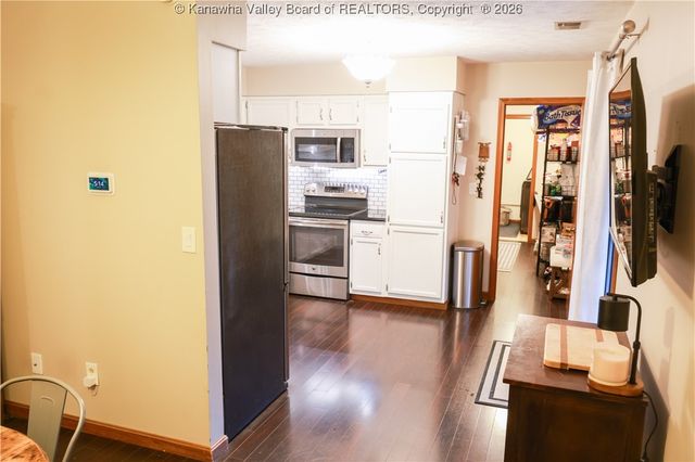 225 Sunset Drive, Hurricane, WV 25526