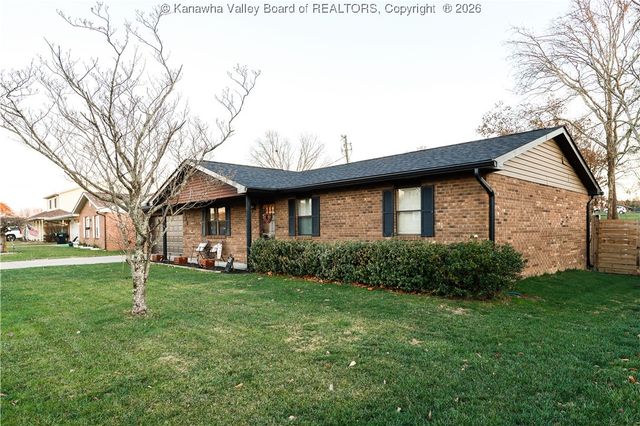 225 Sunset Drive, Hurricane, WV 25526