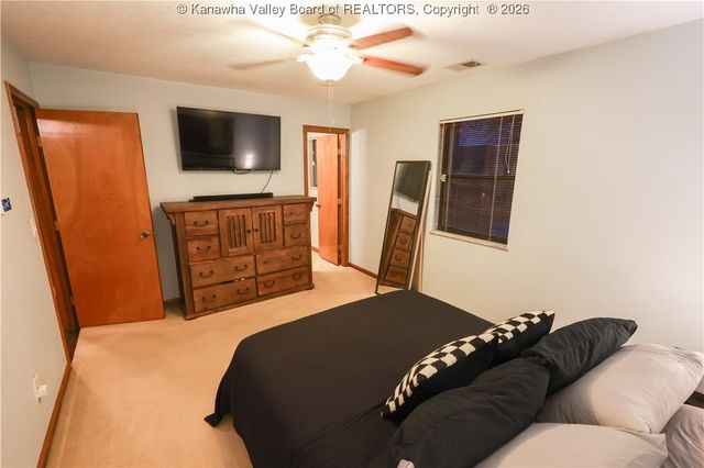 225 Sunset Drive, Hurricane, WV 25526