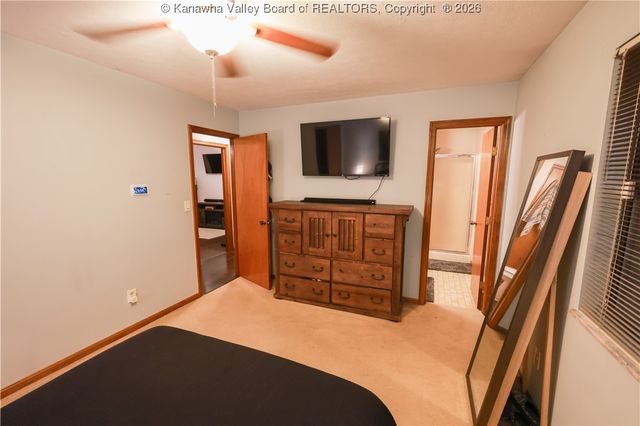 225 Sunset Drive, Hurricane, WV 25526