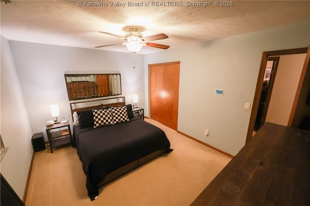 225 Sunset Drive, Hurricane, WV 25526