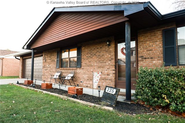 225 Sunset Drive, Hurricane, WV 25526