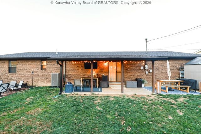 225 Sunset Drive, Hurricane, WV 25526