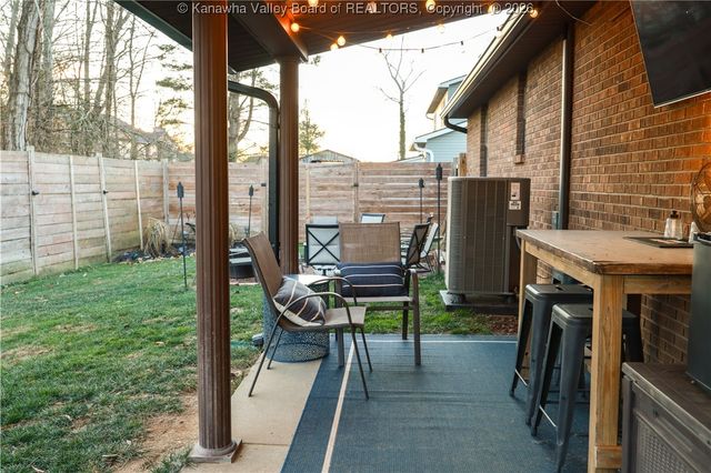 225 Sunset Drive, Hurricane, WV 25526