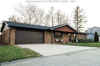 225 Sunset Drive, Hurricane, WV 25526